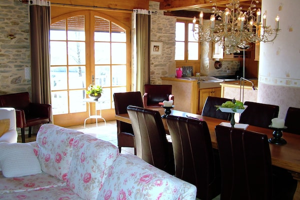 Foto van Elegante villa in Saint-Médard - Vakantiehuis in St. Medard D'excideuil - LivingRoom