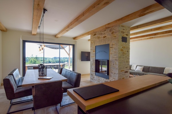 Foto van Charme en comfort in de Dordogne - Vakantiehuis in St. Medard D'excideuil - DiningRoom
