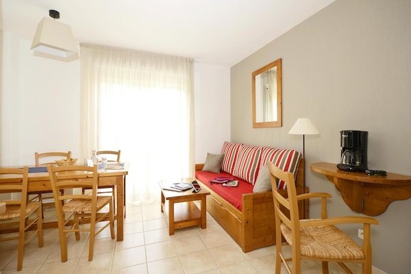 Foto van Appartement in Frankrijk met Uitzicht op Zwembad - Vakantiehuis in Montignac - LivingRoom