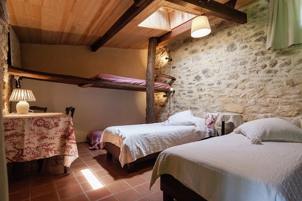 Foto van Charmant Landgoed Dordogne met Zwembad - Vakantiehuis in Les Eyzies-De-Tayac-Sireuil - BedRoom