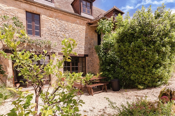 Foto van Charmant Landgoed Dordogne met Zwembad - Vakantiehuis in Les Eyzies-De-Tayac-Sireuil - TerraceBalcony