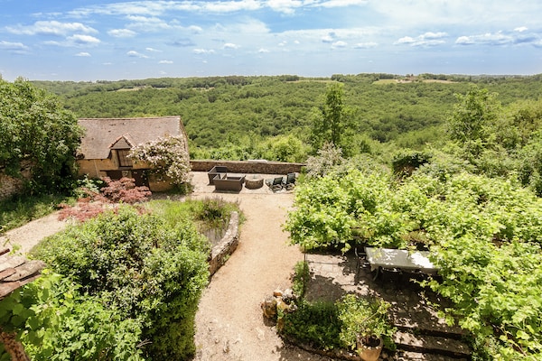 Foto van Charmant Landgoed Dordogne met Zwembad - Vakantiehuis in Les Eyzies-De-Tayac-Sireuil - ViewSummer