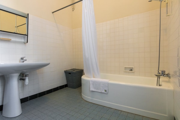 Foto van Cottage in Chaleix bij bos en meer - Vakantiehuis in Chalais - BathRoom