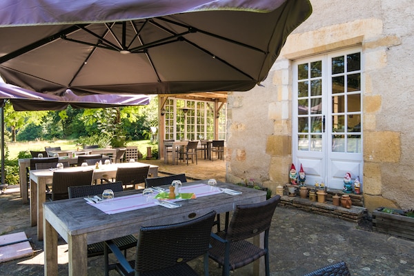 Foto van Cottage in Chaleix bij bos en meer - Vakantiehuis in Chalais - ParkFacilities