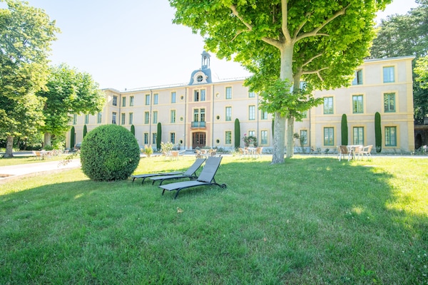 Foto van Villa in Grimaud bij Tennisbaan & Zwembad - Vakantiehuis in Montbrun les Bains - ExteriorSummer