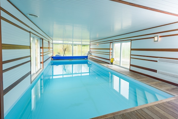 Foto van Ruim vakantiehuis met verwarmd binnenzwembad - Vakantiehuis in Plouguin - PoolOfHouse