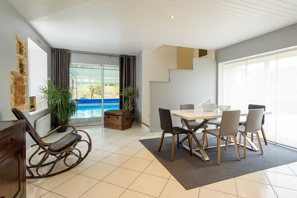 Foto van Ruim vakantiehuis met verwarmd binnenzwembad - Vakantiehuis in Plouguin - DiningRoom