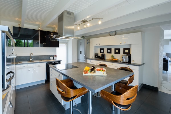 Foto van Ruim vakantiehuis met verwarmd binnenzwembad - Vakantiehuis in Plouguin - Kitchen