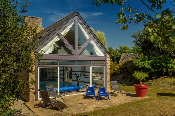 Foto van Ruim vakantiehuis met verwarmd binnenzwembad - Vakantiehuis in Plouguin - ExteriorSummer