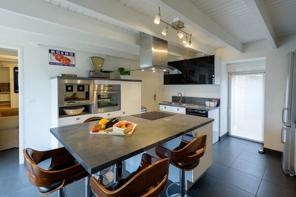 Foto van Ruim vakantiehuis met verwarmd binnenzwembad - Vakantiehuis in Plouguin - Kitchen