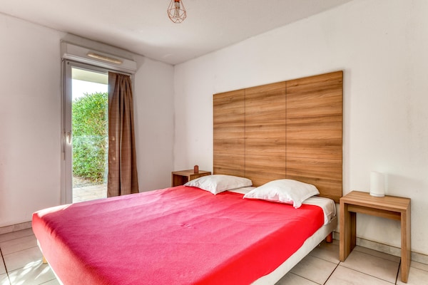 Foto van Appartement met uitzicht op het zwembad bij de Franse jachthaven - BedRoom