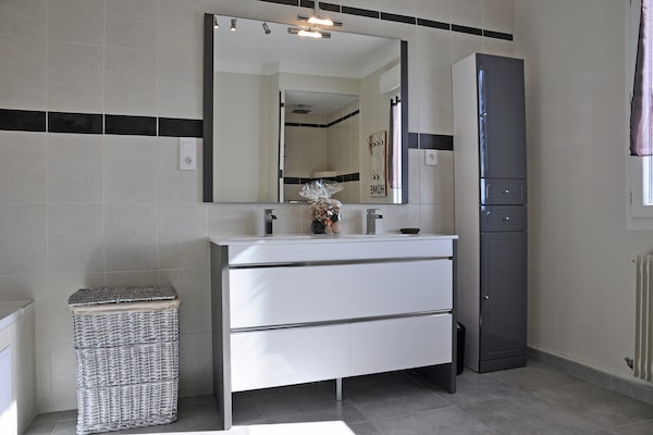 Foto van Luxe villa met privézwembad - Vakantiehuis in St Victor de Malcap - BathRoom