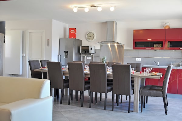 Foto van Luxe villa met privézwembad - Vakantiehuis in St Victor de Malcap - DiningRoom
