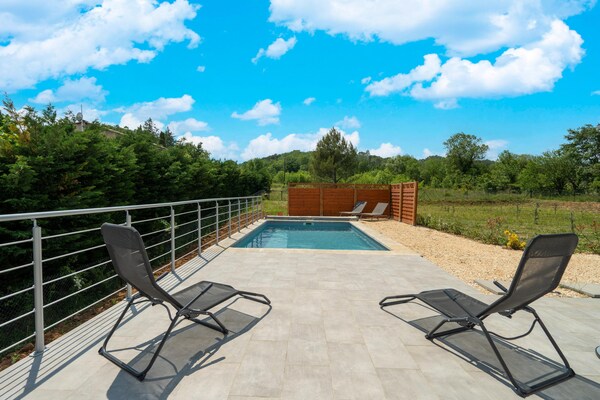 Foto van Gezellig vakantiehuis met zwembad - Vakantiehuis in Saint-André-de-Roquepertuis - PoolOfHouse
