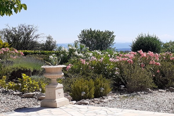 Foto van Moderne villa in Camplong met privézwembad - Vakantiehuis in CAMPLONG (Félines-Minervois) - GardenSummer