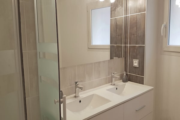 Foto van Rustige ontsnapping aan het zwembad - Vakantiehuis in Montouliers - BathRoom