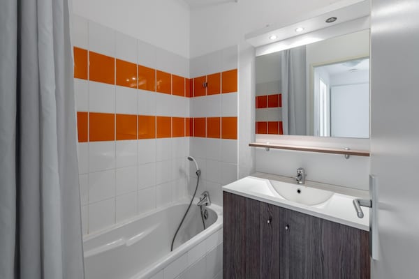 Foto van Appartement met toegang tot het zwembad - Vakantiehuis in Parentis-en-Born - BathRoom