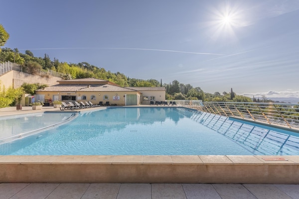 Foto van Appartement met 2 slaapkamers vlakbij het meer van Saint-Cassien - PoolOfHouse