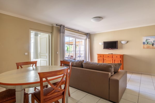Foto van Appartement met 2 slaapkamers vlakbij het meer van Saint-Cassien - LivingRoom