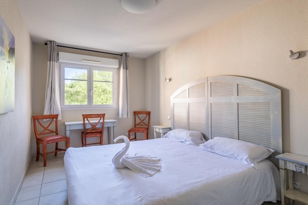 Foto van Appartement met 2 slaapkamers vlakbij het meer van Saint-Cassien - BedRoom