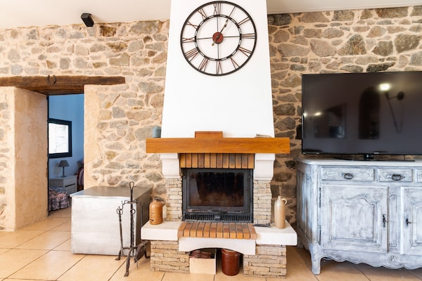 Foto van Landelijk gelegen vakantiehuis met zwembad - Vakantiehuis in RENAISON - LivingRoom