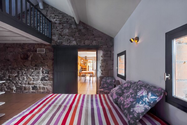 Foto van Landelijk gelegen vakantiehuis met zwembad - Vakantiehuis in RENAISON - BedRoom