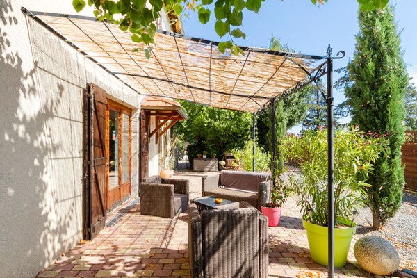 Foto van Landelijk gelegen vakantiehuis met zwembad - Vakantiehuis in RENAISON - TerraceBalcony