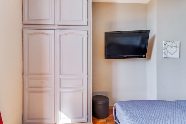 Foto van Landelijk gelegen vakantiehuis met zwembad - Vakantiehuis in RENAISON - BedRoom