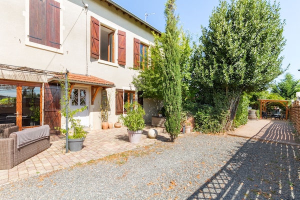 Foto van Landelijk gelegen vakantiehuis met zwembad - Vakantiehuis in RENAISON - ExteriorSummer
