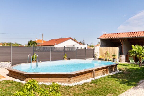 Foto van Landelijk gelegen vakantiehuis met zwembad - Vakantiehuis in RENAISON - PoolOfHouse