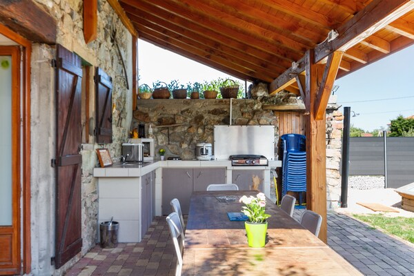 Foto van Landelijk gelegen vakantiehuis met zwembad - Vakantiehuis in RENAISON - Kitchen