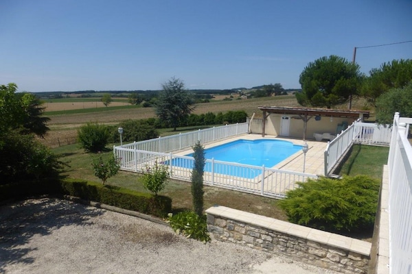 Foto van Huis in Monségur met Uitzicht - Vakantiehuis in Monségur - PoolOfHouse