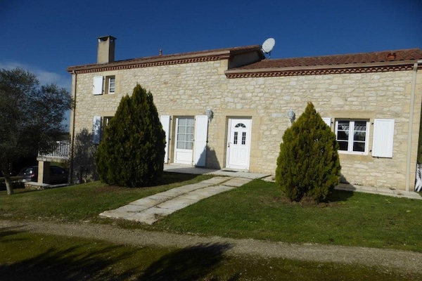 Foto van Huis in Monségur met Uitzicht - Vakantiehuis in Monségur - ExteriorSummer