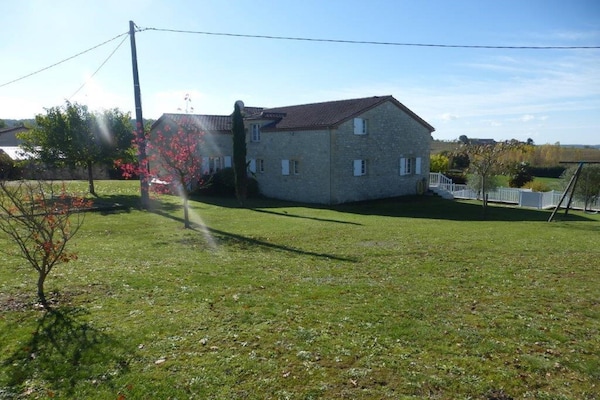 Foto van Huis in Monségur met Uitzicht - Vakantiehuis in Monségur - ExteriorSummer