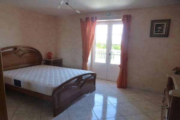 Foto van Huis in Monségur met Uitzicht - Vakantiehuis in Monségur - BedRoom