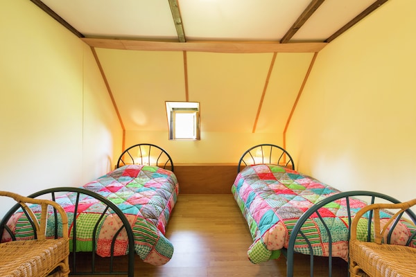 Foto van Vakantiehuis en stacaravan met ruime tuin - Vakantiehuis in Gouvets - BedRoom