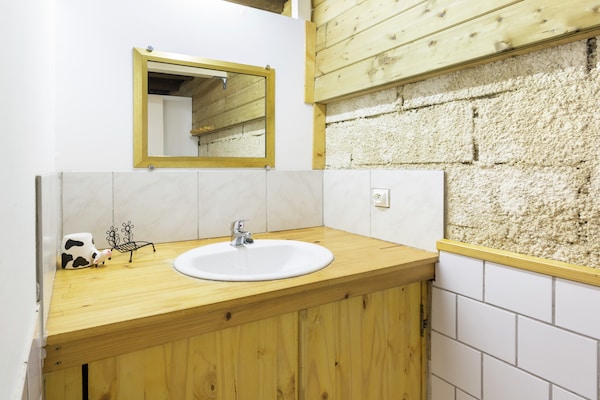 Foto van Vakantiehuis en stacaravan met ruime tuin - Vakantiehuis in Gouvets - BathRoom