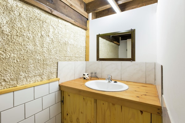 Foto van Vakantiehuis en stacaravan met ruime tuin - Vakantiehuis in Gouvets - BathRoom
