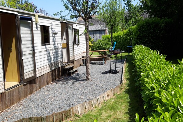 Foto van Vakantiehuis en stacaravan met ruime tuin - Vakantiehuis in Gouvets - ExteriorSummer