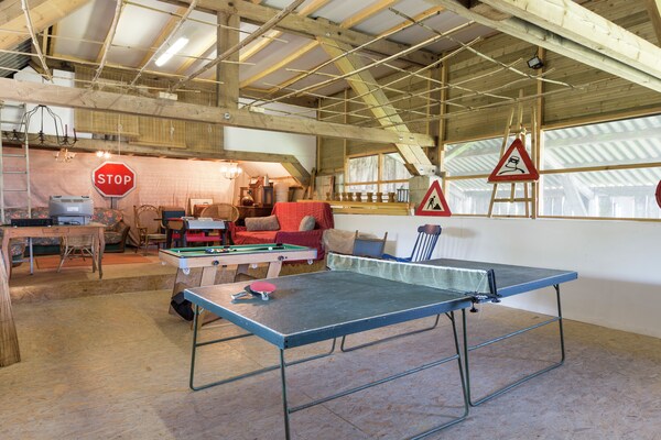Foto van Vakantiehuis en stacaravan met ruime tuin - Vakantiehuis in Gouvets - RecreationRoom