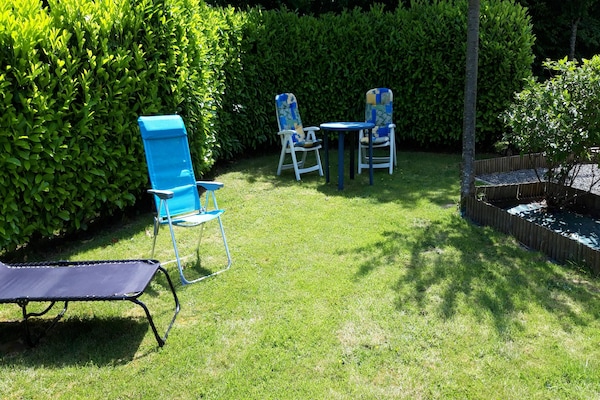 Foto van Vakantiehuis en stacaravan met ruime tuin - Vakantiehuis in Gouvets - ExteriorSummer