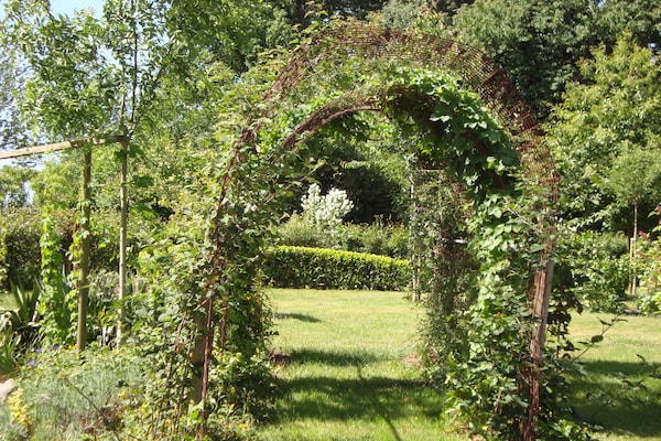 Foto van Vakantiehuis en stacaravan met ruime tuin - Vakantiehuis in Gouvets - GardenSummer
