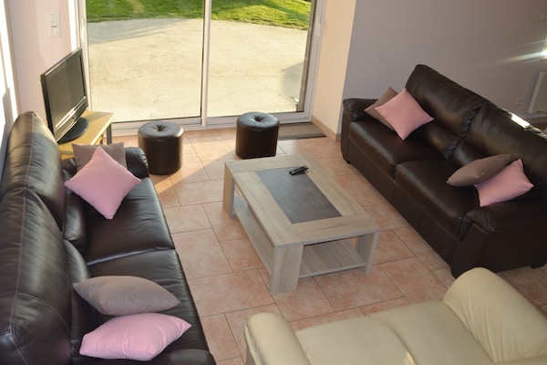 Foto van Familie-uitje met terras - Vakantiehuis in Montgothier - LivingRoom