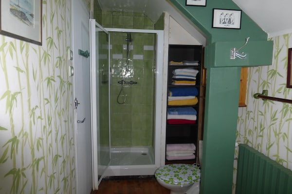 Foto van Landhuis in Normandië bij Portbail Strand - Vakantiehuis in Canville La Rocque - BathRoom