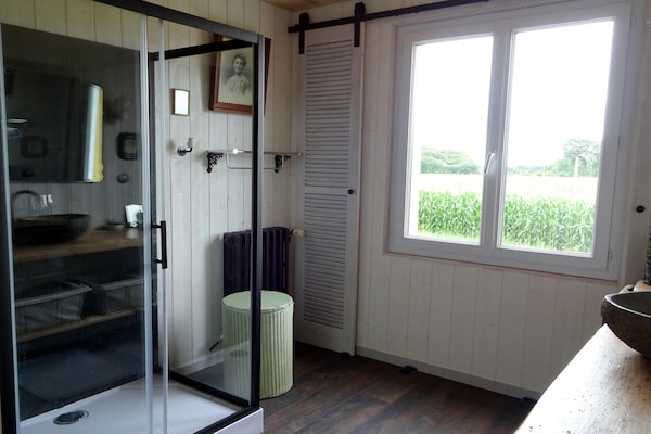 Foto van Landhuis in Normandië bij Portbail Strand - Vakantiehuis in Canville La Rocque - BathRoom