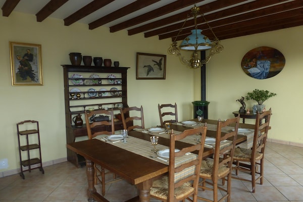 Foto van Landhuis in Normandië bij Portbail Strand - Vakantiehuis in Canville La Rocque - DiningRoom