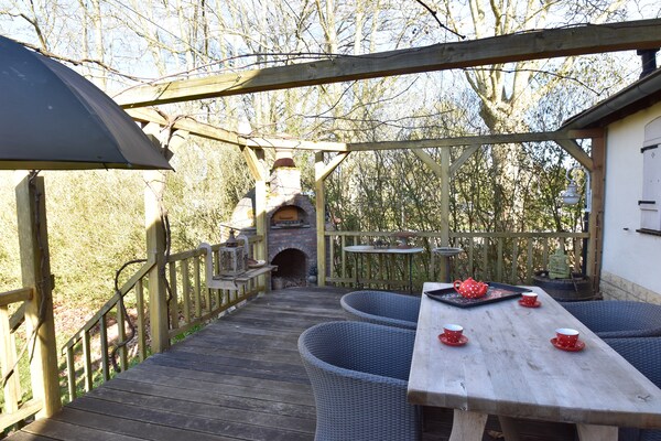 Foto van Cottage in Frankrijk met tuin bij meer - Vakantiehuis in Montaron - TerraceBalcony