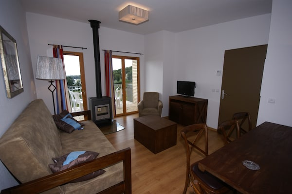 Foto van Vakantiehuis in Frankrijk met Uitzicht op Meer - Vakantiehuis in Eppe-Sauvage - LivingRoom