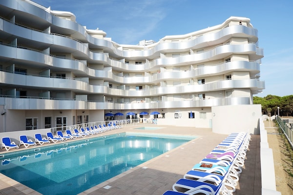 Foto van Appartement vlakbij het strand van Port-Barcarès - Vakantiehuis in Le Barcares - ExteriorSummer