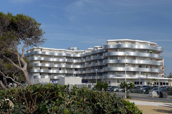 Foto van Appartement in Le Barcarès met zeezicht - Vakantiehuis in Le Barcares - ExteriorSummer